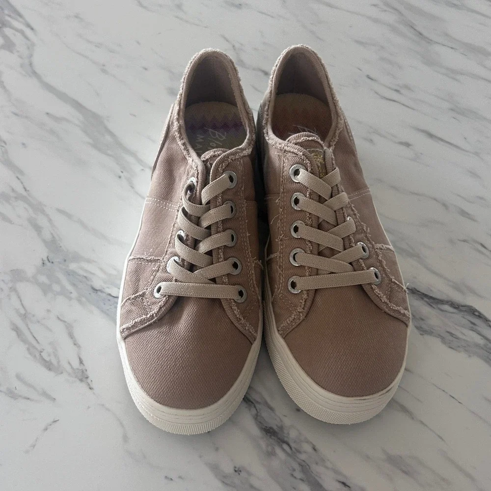Blowfish Malibu Womens 8.5 Tan Canvas Platform Sneakers Distressed Frayed Edge - Picture 2 of 10